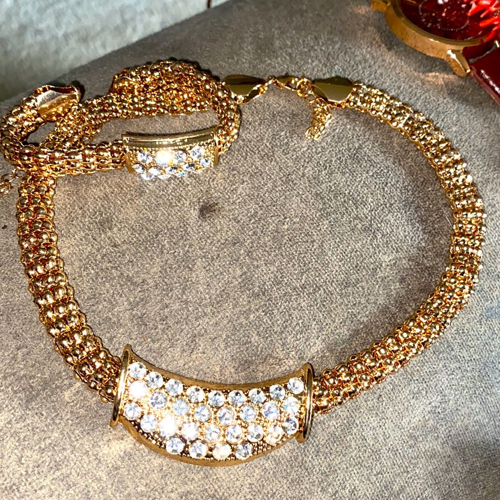 Gold and rhinestone necklace w/matching bracelet